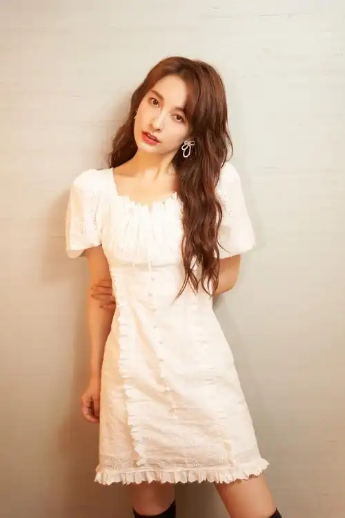 吴昕白裙优雅性感写真图片44