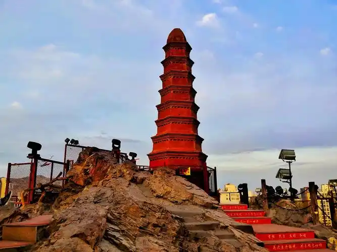 乌鲁木齐红山公园和大巴扎夜市