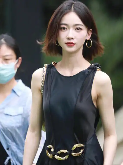 吴谨言 ​​​in 𝗕𝗟𝗔𝗖𝗞𝗛𝗘𝗔𝗗 配饰: