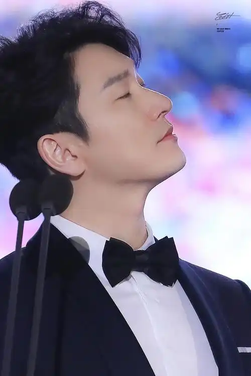 因为更加喜爱中年曹承佑,也为纪念自己入坑的第六个月,建一个图楼