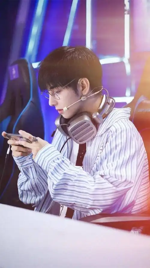 手机壁纸郑繁星