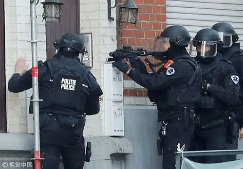 比利时首都布鲁塞尔现持枪嫌犯 警方展开搜捕行动