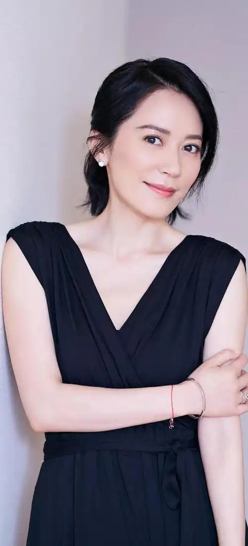 50岁俞飞鸿高清写真曝光,颜值不低于20出头的小姑娘,至今单身|演员