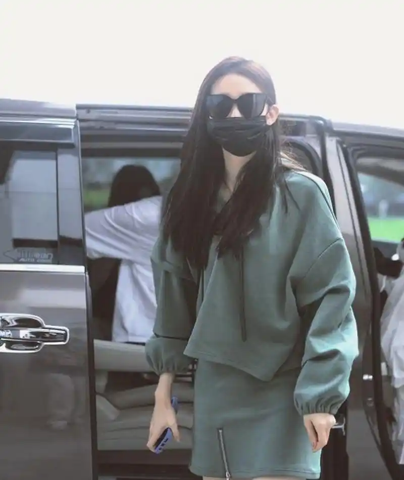 张艺凡机场照被疯传