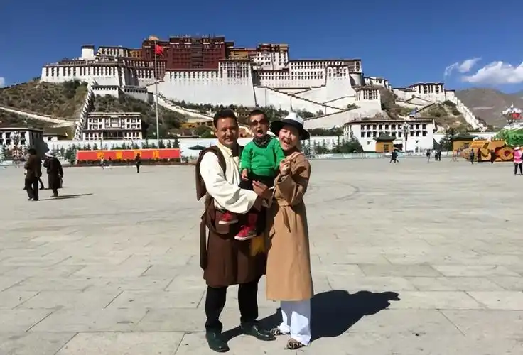 回顾降央卓玛:因丈夫太帅曾疯狂倒追,为爱改掉暴脾气做小女人