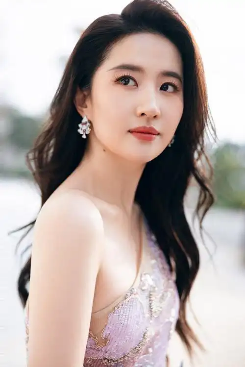 刘亦菲##热门美女#  刘亦菲真的仙气飘飘.