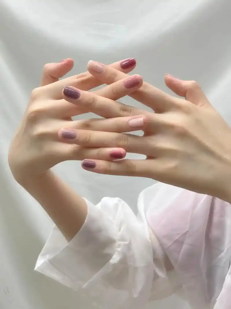 美甲 #短指甲也可以这么美 #显白颜色 - 抖音