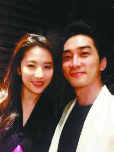 宋承宪刘亦菲合照曝光男方帅气女方美艳图