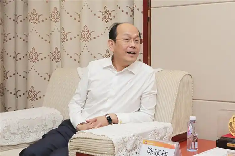 深圳市潮汕商会会长郑汉明发言