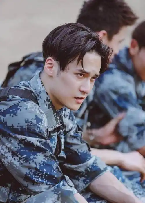 征服黄子韬的不是蒋劲夫的俯卧撑,而是他的荷尔蒙!_彭于晏_硬汉_胡歌