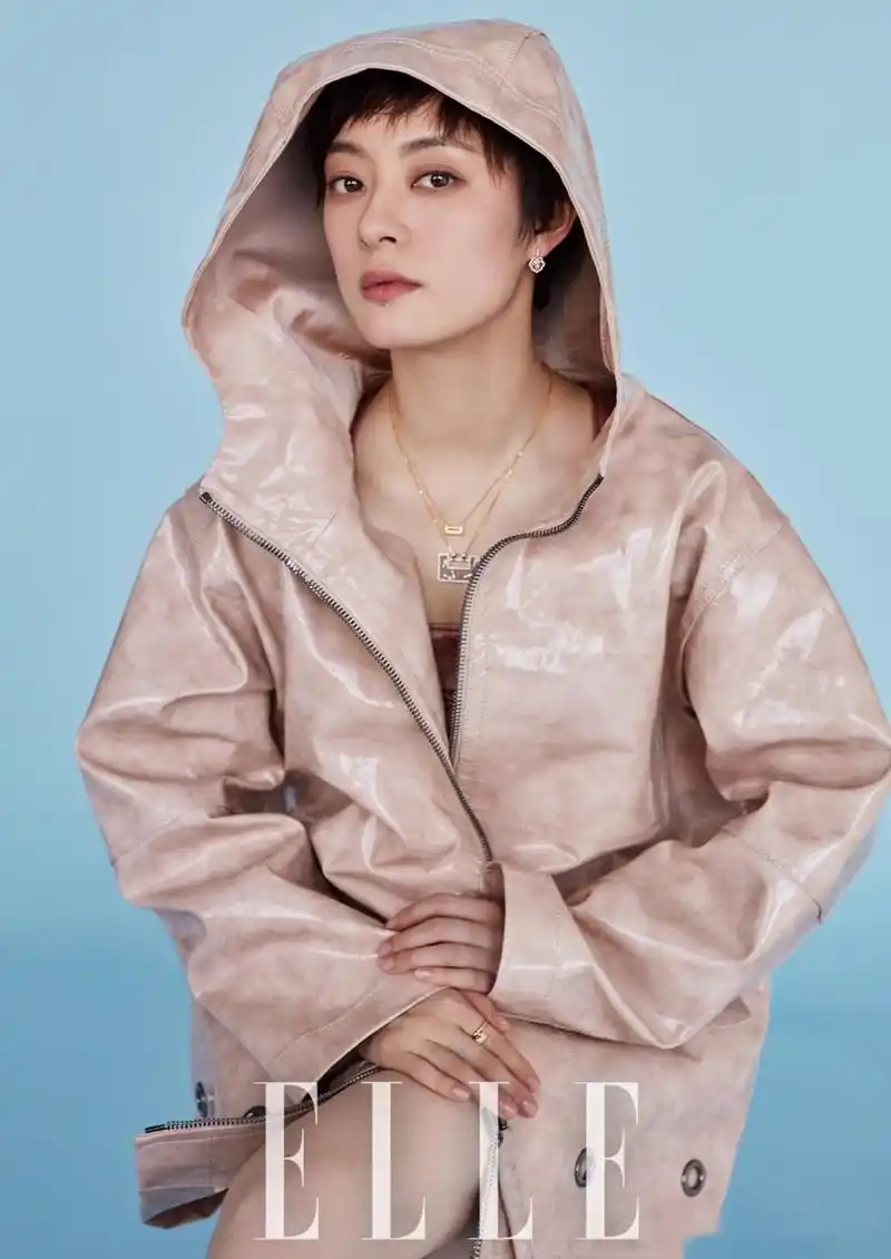 孙俪elle4月刊 游走于随性与优雅之中,沉浸在充满想象的世界,驻足