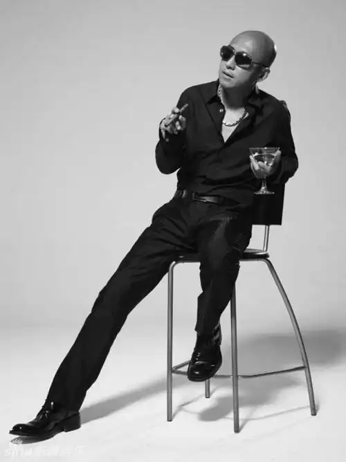 周晓鸥携手《海角七号》女主角拍运动大片