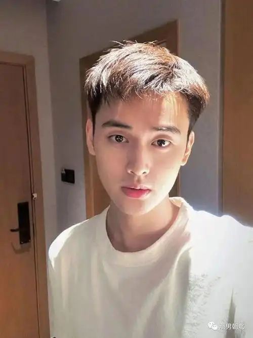 发蜡|潮男|飞机头|露额短发_网易订阅