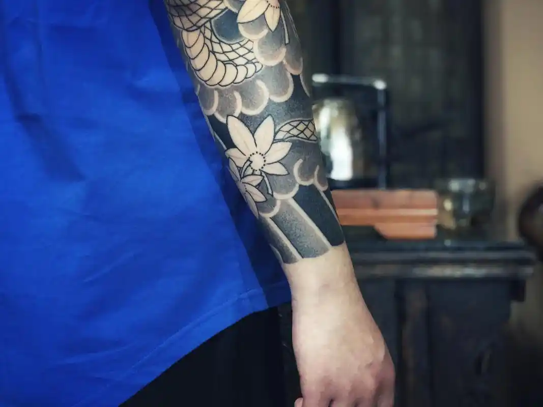 传统·入墨～#老传统 #tattoo #中国风 #刺艺堂 # - 抖音