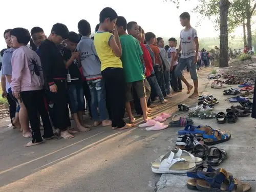 精彩"   新学期,新理念,新思路,新行动,凤凰园学校一直把孩子的德育