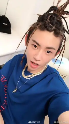 小鬼自拍,王琳凯脏辫,小鬼-王琳凯好可爱