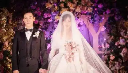 在出镜时不小心说漏嘴透露出唐嫣已经生产的消息,并且生的还是双胞胎