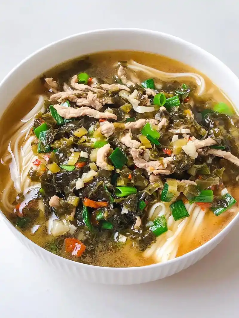 10分钟快手早餐!酸爽开胃的酸菜肉丝面 早餐不知道吃什么的时 - 抖音