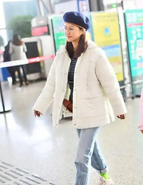 原创谭维维罕见带老公现身陈亦飞紧跟老婆夫妇发脾气都一个表情