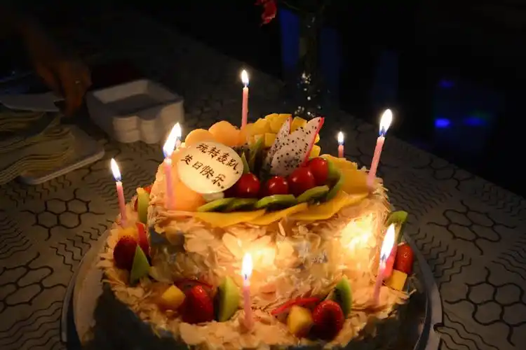 点点跳动的烛光,是希望,是温暖,是幸福,是美好,寄托着我们对每