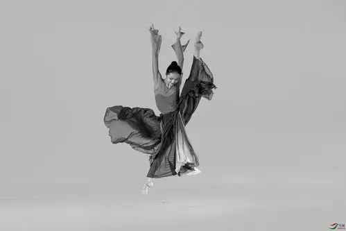 [人物] 舞者------祝贺老师佳作荣获黑白影像首页精华!