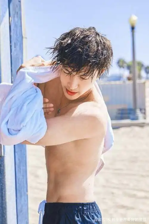 向光生长的张艺兴啊