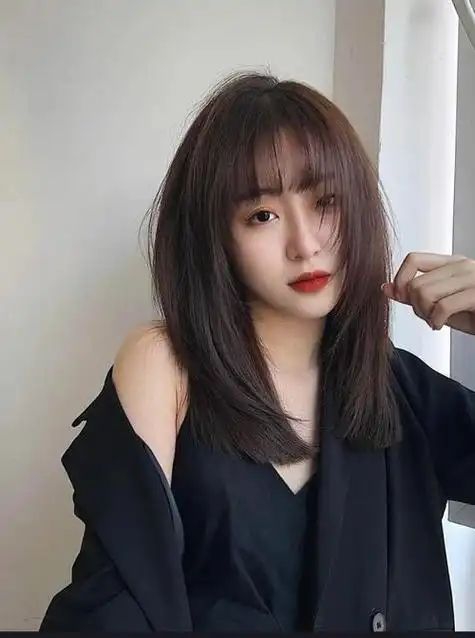 女人的发型与造型同样是展现风采的重要元素.