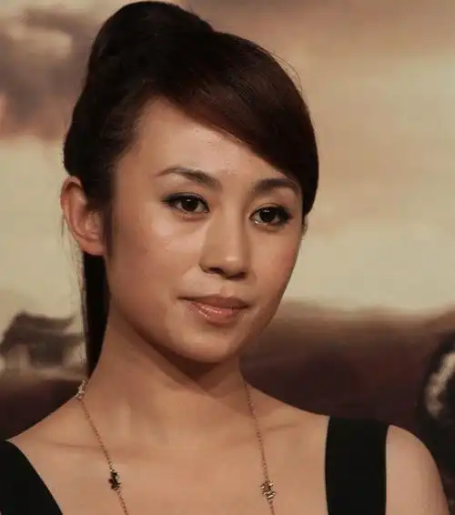 马丽微博晒美照蜕去喜剧演员的丑萌状态好似十八岁美少女