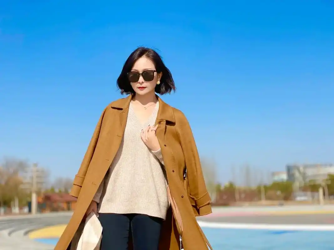 姜黄色羊绒大衣