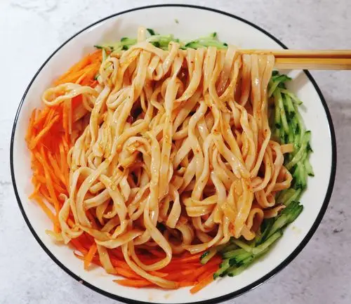 超好吃的拌面,加上蔬菜超级营养