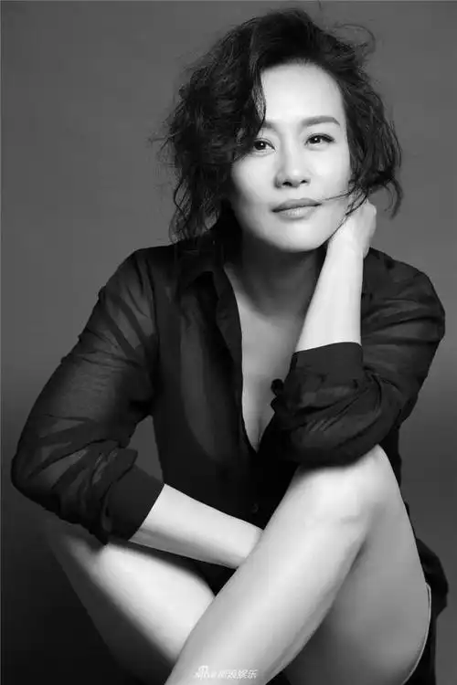 邬君梅写真曝光尽显女王范