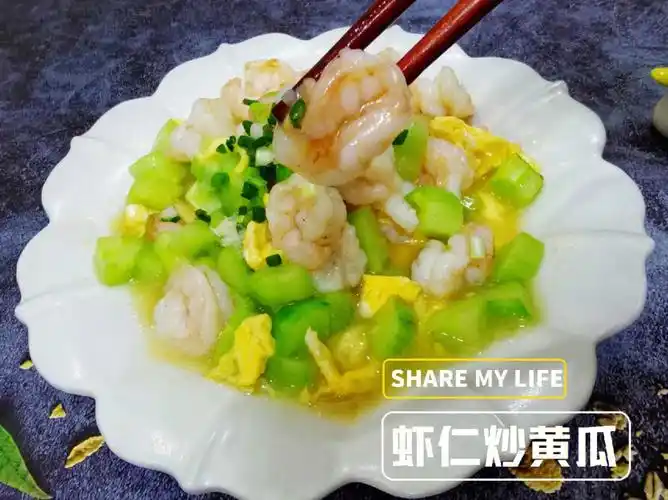 营养丰富低脂健康的家常菜虾仁炒黄瓜
