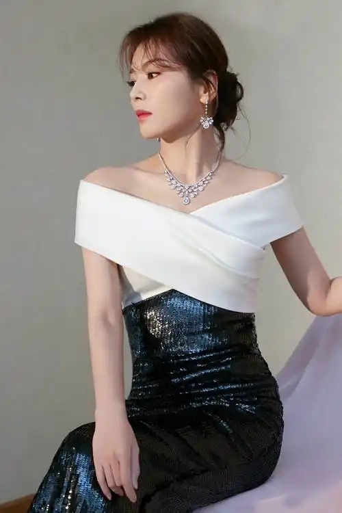 刘涛身着 st. john 黑白拼色连衣裙出席2021国剧盛典