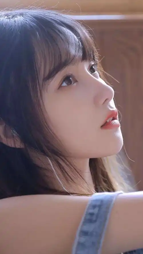 美女锁屏壁纸78聊天背景图