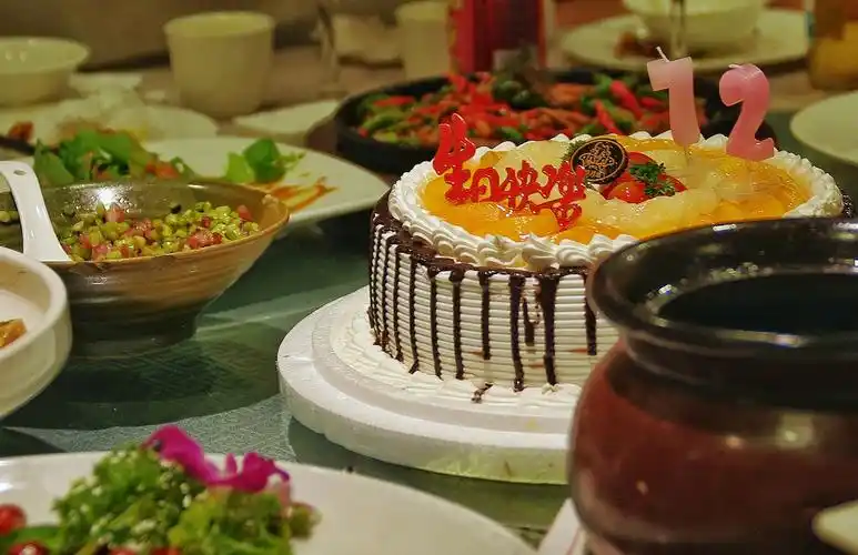 宴会上的生日蛋糕