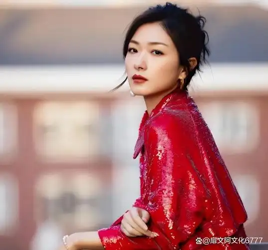 不婚族万茜:从不炒作,嫁摄影师丈夫,40岁高龄为小丈夫生孩子