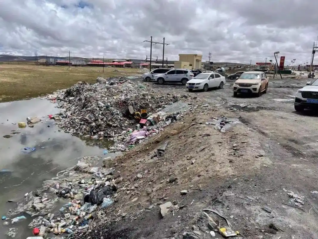 青海已组织数百人清理可可西里地区露天垃圾带并表示将建立长效机制