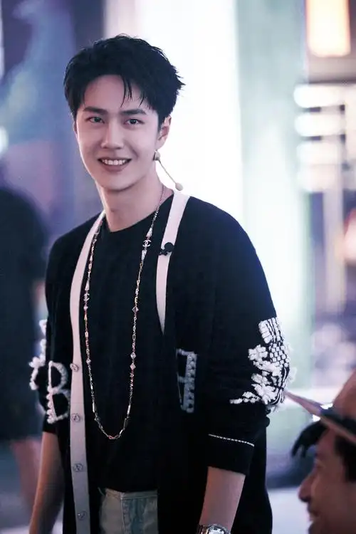 王一博《这就是街舞》舞者作品是一个爱情故事,王队长现场吃狗粮,真的