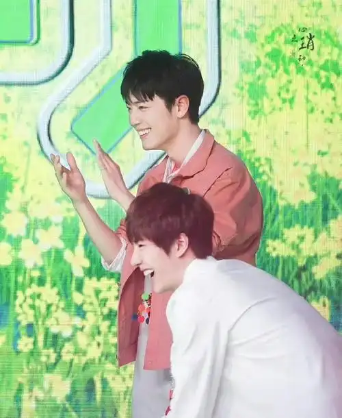 7周年999999#博君一肖#  我们两个的第一次见面是在天天向上