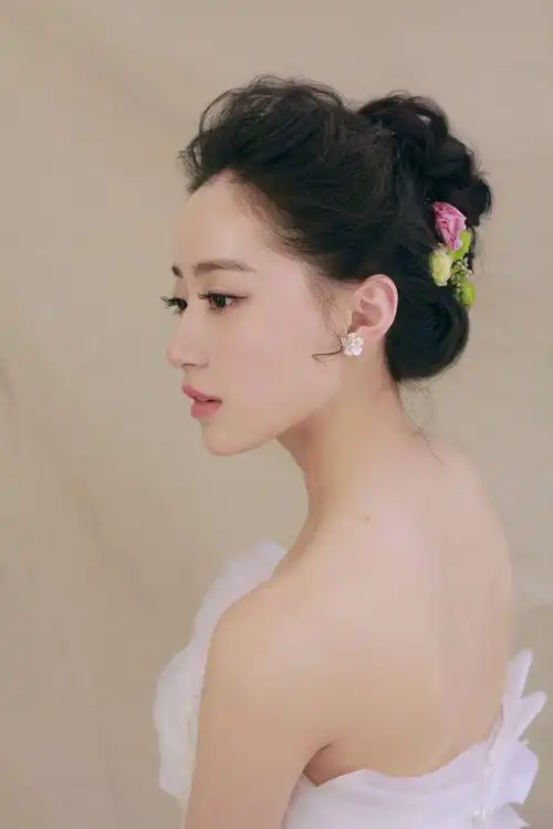 荷玛彩妆〕高级化妆师豆梓最新作品