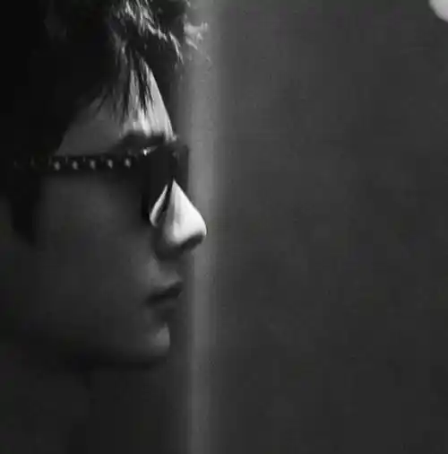 时尚芭莎晒王一博侧颜这次真的很酷维和防暴队开启预售