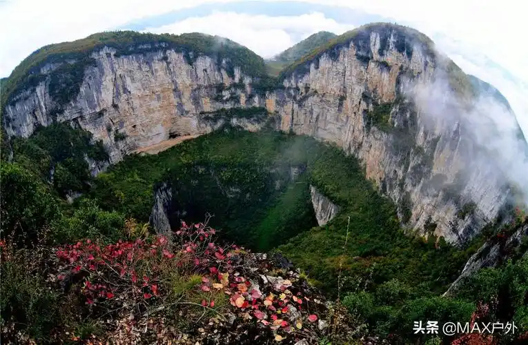 中国天坑(广元天坑景区)