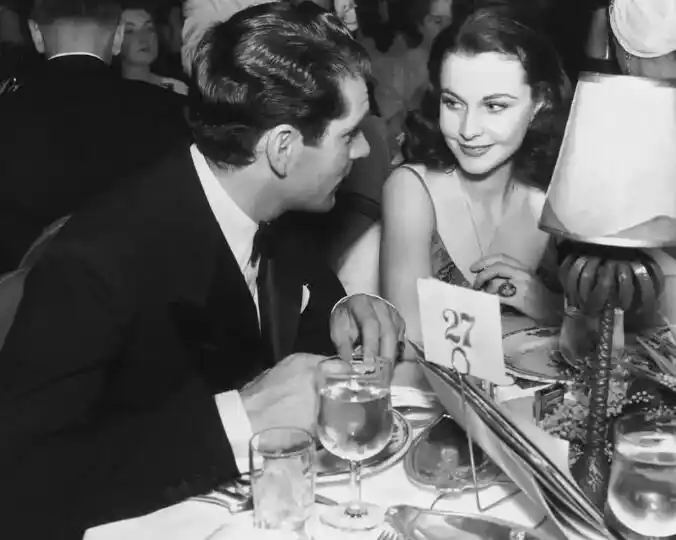 年轻时的赫本费雯丽有多漂亮带你去看看颜值巅峰时期的她们吧