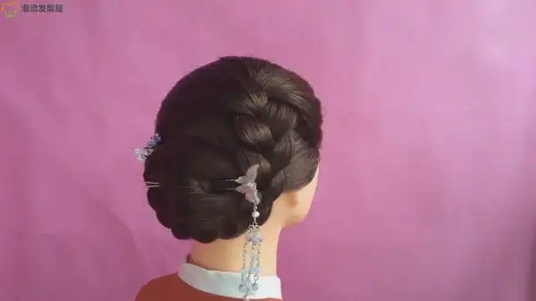 配旗袍的简单盘发发型,变古典美女 配旗袍的发型,旗袍盘发发型