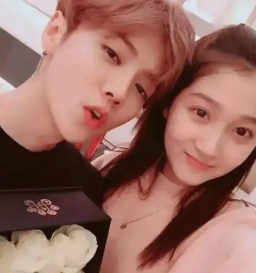 有种"整容"叫鹿晗谈恋爱,女友关晓彤变化不大,他却像换个人