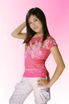 资料图片:超级女声成都唱区选手--谭艳