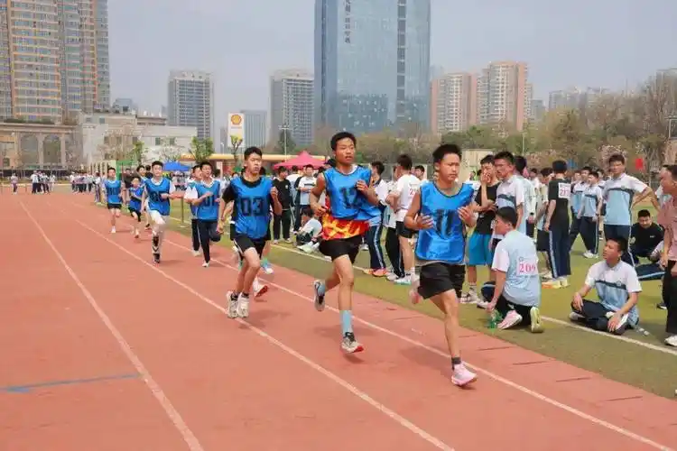 发展体育运动 绽放生命活力——经开一校五中校区春季田径运动会精彩