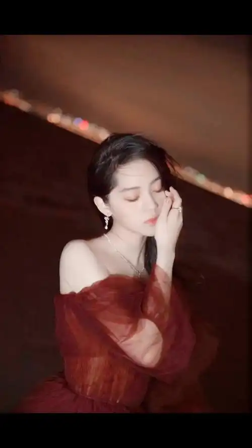 欧阳娜娜 欧阳娜娜红裙礼服 小公主殿下-娱乐视频-搜狐视频