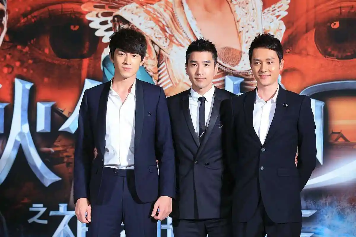 林更新和冯绍峰的四次同框,如果两个人,年龄差不多的话,其实他们的