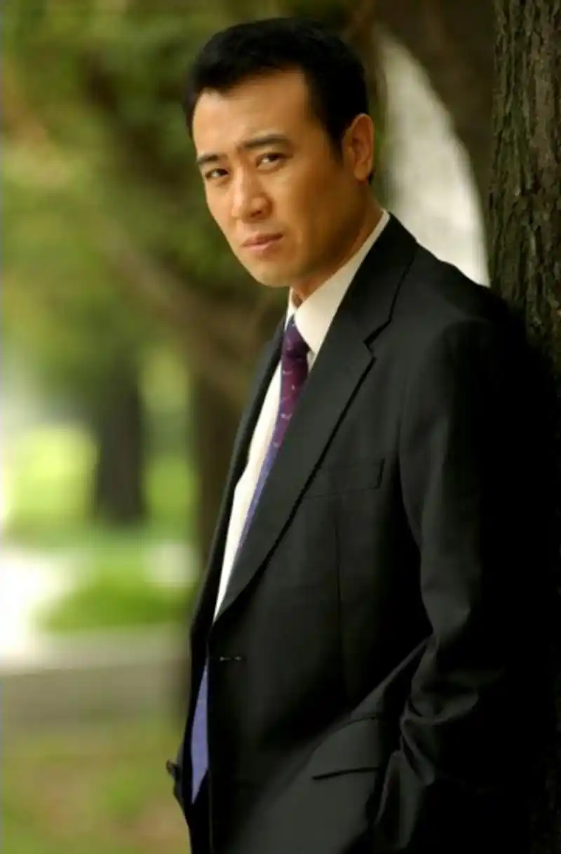 让我们一起了解多才多艺的演员——于和伟.